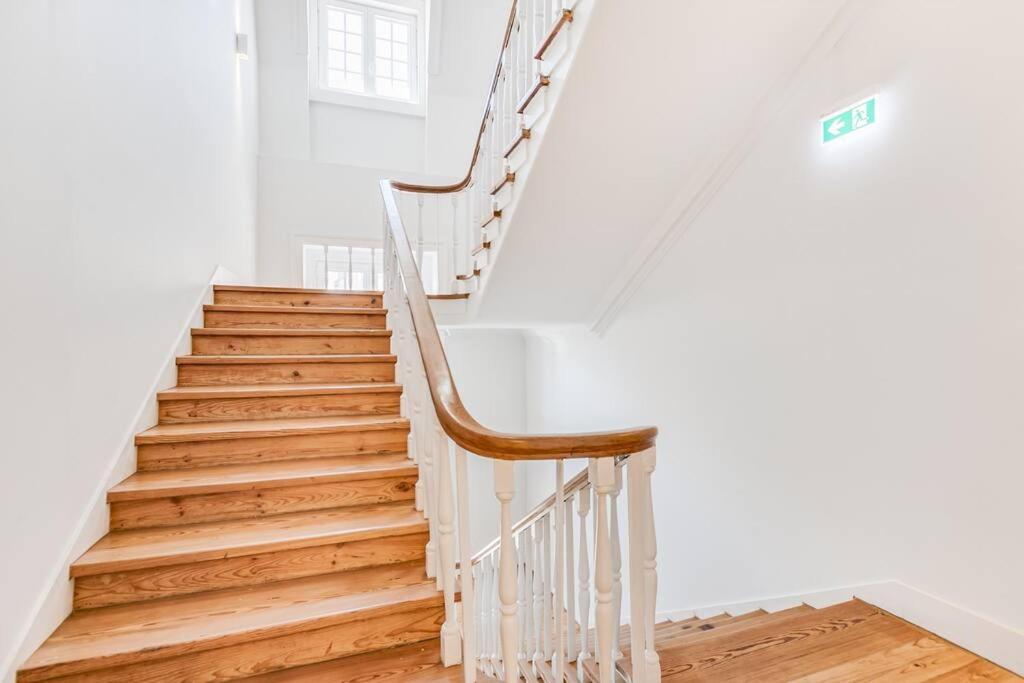 Made For The City Lovers- Urban Charm In Chiado Lisboa Extérieur photo