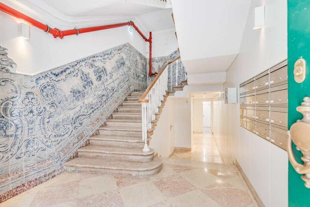 Made For The City Lovers- Urban Charm In Chiado Lisboa Extérieur photo